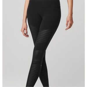 ALO Yoga Black moto Leggings org 138 size xs some piling as shown in photo